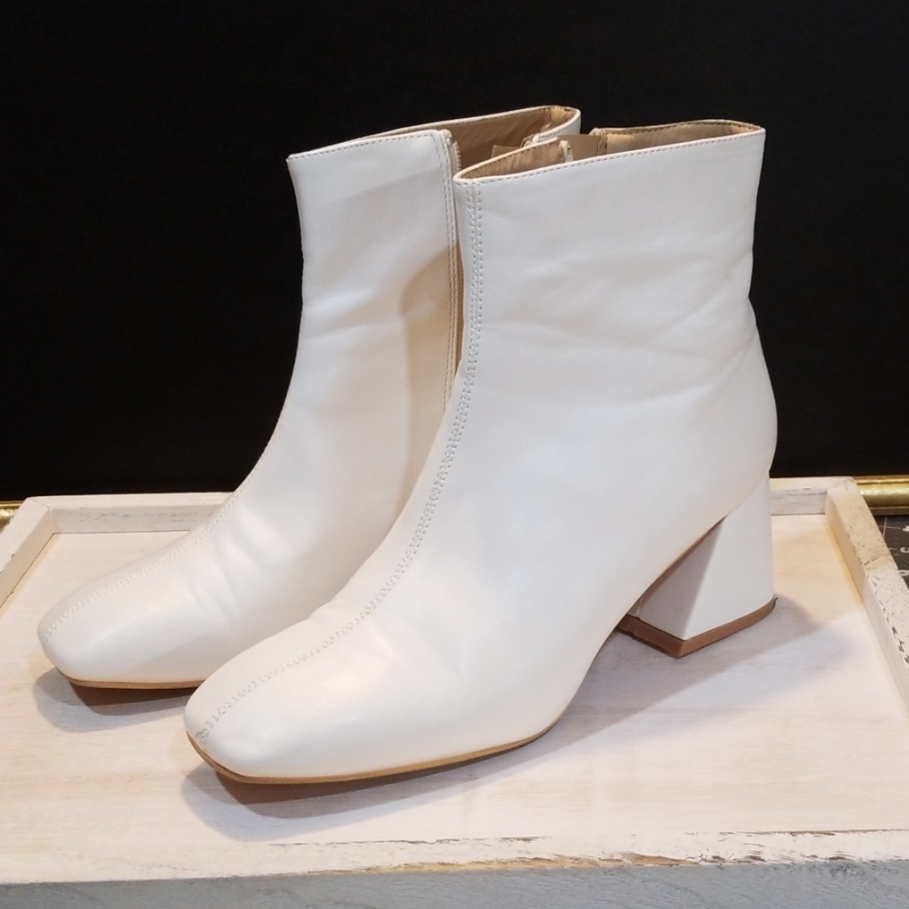 Low flare heel bootie
